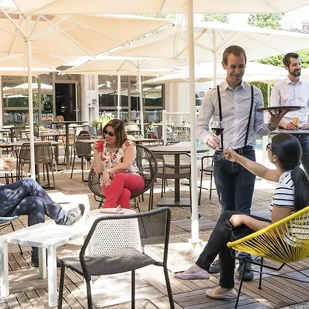 Отель Mercure Paris Sud Les Ulis-courtaboeuf 4*
